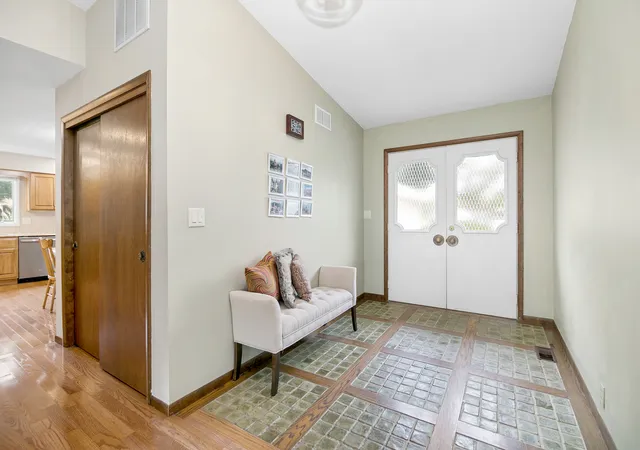 Photo 3 of Single family home for sale at 17 Oxford Pl, Bourbonnais, IL 60914 | MLS# 12747160 | Listing updated on 2026-10-05