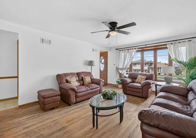 Photo 4 of Single family home for sale at 7001 W 81st Street, Burbank, IL 60459 | MLS# 12747162 | Listing updated on 2026-09-22