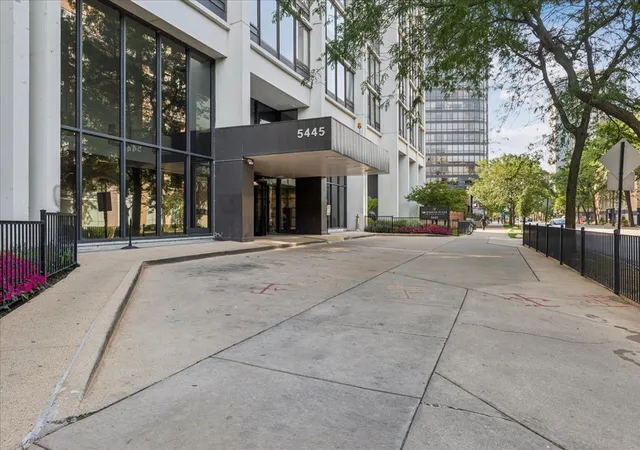 Photo 2 of Condo for sale at 5445 N Sheridan Rd #3211, Chicago, IL 60640 | MLS# 12747169 | Listing updated on 2026-10-07