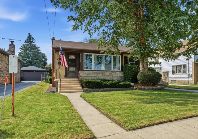 Photo 3 of Single family home for sale at 17946 Hickory St, Lansing, IL 60438 | MLS# 12747171 | Listing updated on 2026-09-29
