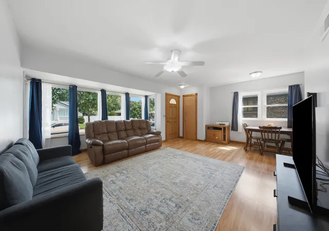 Photo 3 of Single family home for sale at 17946 Hickory St, Lansing, IL 60438 | MLS# 12747171 | Listing updated on 2026-09-29