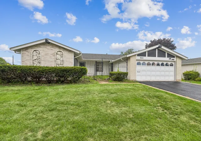 Single family home for sale at 1564 White Trl, Elk Grove Village, IL 60007 | MLS# 12747186