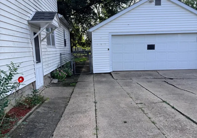 Photo 3 of Single family home for sale at 2010 Latham St, Rockford, IL 61103 | MLS# 12747187 | Listing updated on 2026-10-03