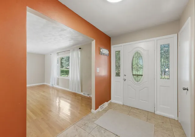 Photo 3 of Single family home for sale at 4 Timberlane Dr, Geneseo, IL 61254 | MLS# 12747201 | Listing updated on 2026-10-10