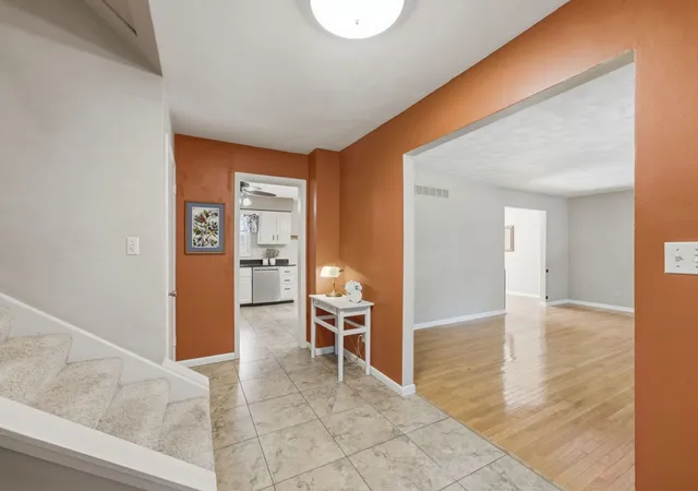 Photo 4 of Single family home for sale at 4 Timberlane Dr, Geneseo, IL 61254 | MLS# 12747201 | Listing updated on 2026-10-10