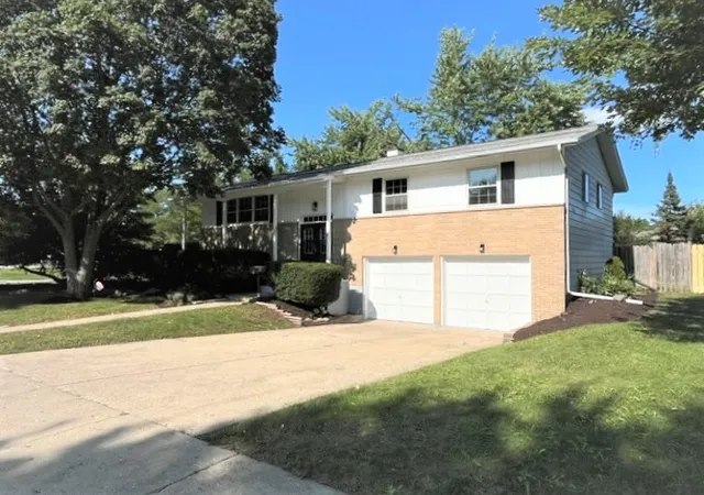 Photo 1 of Single family home for sale at 17 S Winston Dr, Palatine, IL 60074 | MLS# 12747202 | Listing updated on 2026-09-06