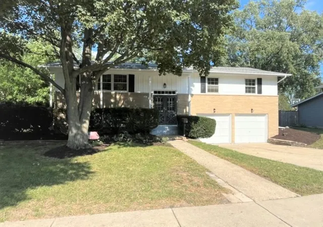 Photo 2 of Single family home for sale at 17 S Winston Dr, Palatine, IL 60074 | MLS# 12747202 | Listing updated on 2026-09-06