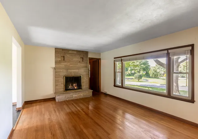 Photo 3 of Single family home for sale at 27 Pleasant Ave, Highwood, IL 60040 | MLS# 12747205 | Listing updated on 2026-10-04