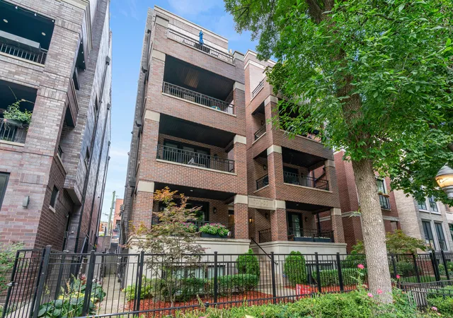 Photo 1 of Sale Pending at 722 W Aldine Ave #3W, Chicago, IL 60657 | MLS# 12747210 | Listing updated on 2026-10-03