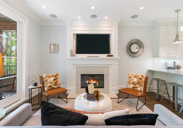 Photo 3 of Sale Pending at 722 W Aldine Ave #3W, Chicago, IL 60657 | MLS# 12747210 | Listing updated on 2026-10-03
