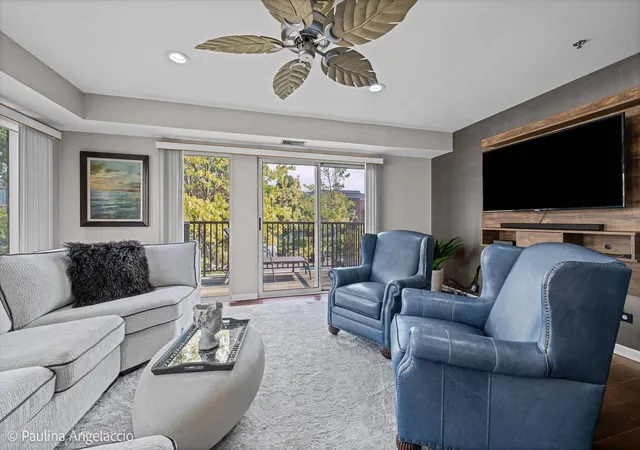Listing Photo 4 - Condo for sale in building located at 412 Kelburn Rd, Deerfield, IL 60015 - Unit #212