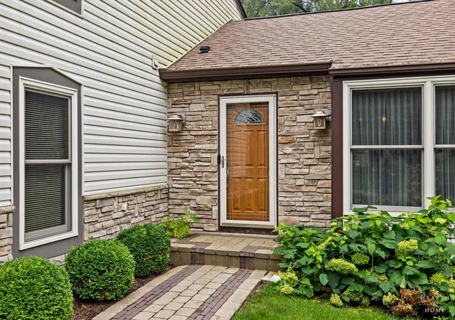 Photo 2 of Single family home for sale at 400 Old Hunt Rd, Fox River Grove, IL 60021 | MLS# 12747247 | Listing updated on 2026-09-06