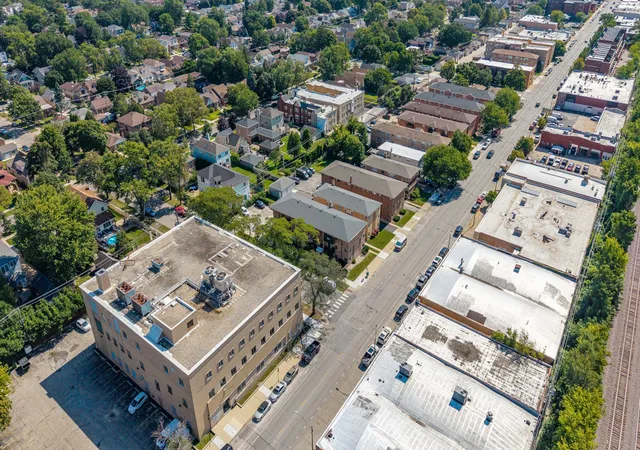 Listing Photo 2 - Condo for sale in building located at 6005 N Neola Ave, Chicago, IL 60631 - Unit #1B