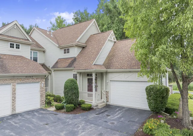 Photo 2 of Townhouse for sale at 21329 Windy Hl Dr, Frankfort, IL 60423 | MLS# 12747278 | Listing updated on 2026-09-06