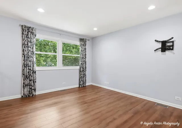 Photo 4 of Single family home for sale at 1011 Washington Ave, Wauconda, IL 60084 | MLS# 12747292 | Listing updated on 2026-10-01