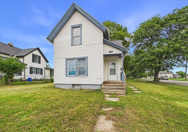 Photo 3 of Single family home for sale at 701 Montague St, Rockford, IL 61102 | MLS# 12747309 | Listing updated on 2026-09-12