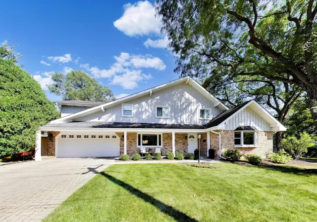Photo 1 of Single family home for sale at 101 N Clay St, Hinsdale, IL 60521 | MLS# 12747318 | Listing updated on 2026-09-22