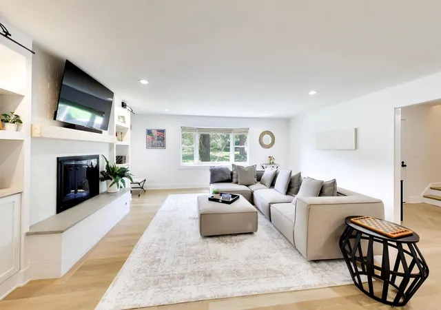Photo 4 of Single family home for sale at 101 N Clay St, Hinsdale, IL 60521 | MLS# 12747318 | Listing updated on 2026-09-22