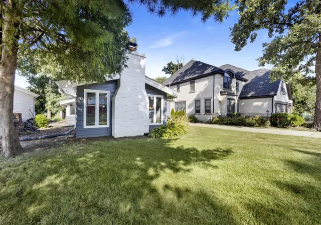 Photo 2 of Single family home for sale at 376 N West Ave, Elmhurst, IL 60126 | MLS# 12747327 | Listing updated on 2026-09-06