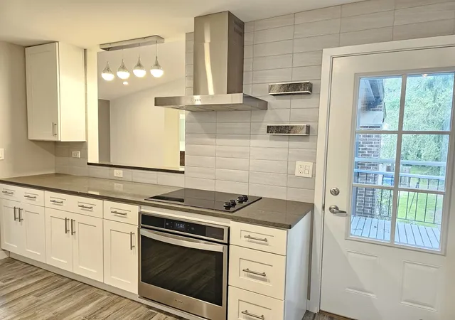 Listing Photo 4 - Condo for sale in building located at 183 Grv Ave, Des Plaines, IL 60016 - Unit #C