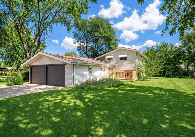 Photo 3 of Single family home for sale at 15949 S Howard St, Plainfield, IL 60586 | MLS# 12747333 | Listing updated on 2026-09-14