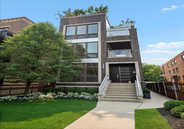 Photo 2 of Condo for sale at 729 W Diversey Pkwy #2, Chicago, IL 60614 | MLS# 12747336 | Listing updated on 2026-09-12