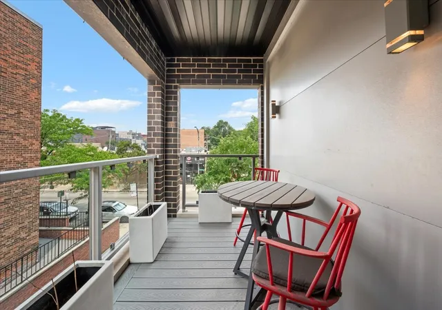 Listing Photo 2 - Condo for sale in building located at 729 W Diversey Pkwy, Chicago, IL 60614 - Unit #2