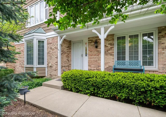 Photo 3 of Townhouse for sale at 1417 Shire Cir, Inverness, IL 60067 | MLS# 12747356 | Listing updated on 2026-10-03