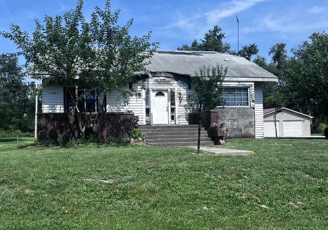 Photo 3 of Sale Pending at 211 W 1st Street S, Clarence, IL 60960 | MLS# 12747357 | Listing updated on 2026-09-02