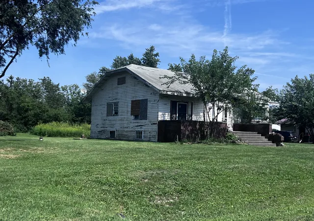 Photo 4 of Sale Pending at 211 W 1st Street S, Clarence, IL 60960 | MLS# 12747357 | Listing updated on 2026-09-02
