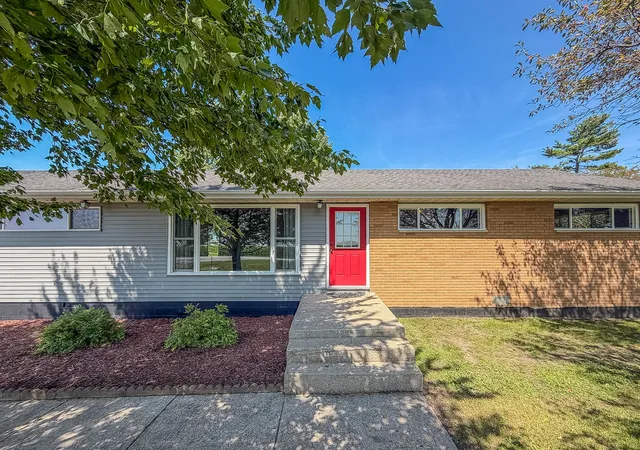 Photo 3 of Single family home for sale at 2066 County Rd 3000, Rantoul, IL 61866 | MLS# 12747386 | Listing updated on 2026-10-06