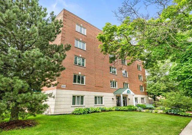 Photo 2 of Condo for sale at 6800 N Harlem Ave #501, Chicago, IL 60631 | MLS# 12747387 | Listing updated on 2026-09-24
