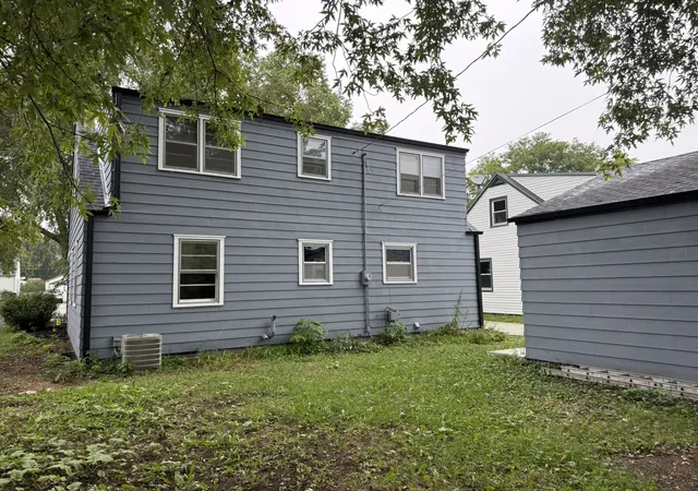 Photo 3 of Sale Pending at 1908 W Pearl Ave, Rockford, IL 61103 | MLS# 12747430 | Listing updated on 2026-09-05