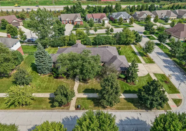 Photo 3 of Single family home for sale at 12991 Mayfair Dr, Lemont, IL 60439 | MLS# 12747444 | Listing updated on 2026-09-17