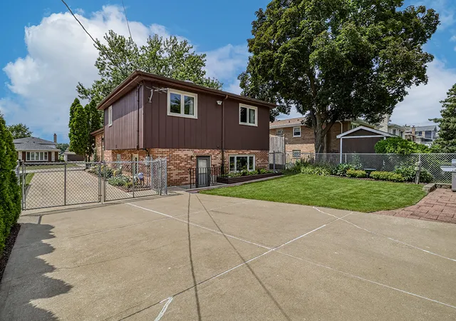 Photo 3 of Single family home for sale at 707 Houston St, Lemont, IL 60439 | MLS# 12747450 | Listing updated on 2026-09-05