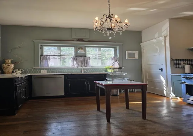 Photo 4 of Single family home for sale at 600 Buell Ave, Joliet, IL 60435 | MLS# 12747486 | Listing updated on 2026-10-02
