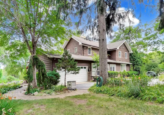 Photo 2 of Single family home for sale at 6712 Diamond Lake Rd, Long Grove, IL 60047 | MLS# 12747490 | Listing updated on 2026-09-06