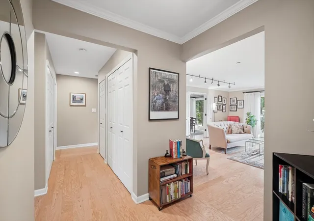Listing Photo 4 - Condo for sale in building located at 917 A Cheshire Dr, Champaign, IL 61821 - Unit #A