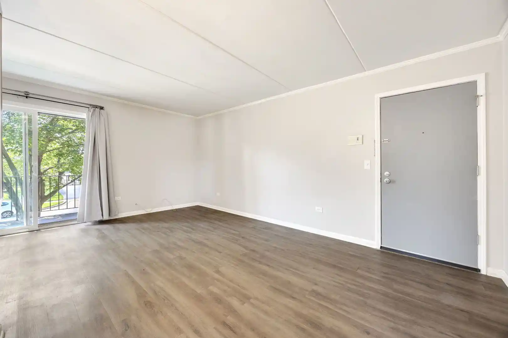 Listing Photo 2 - Condo for sale in 1221 Chalet Rd located at 1221 Chalet Rd, Naperville, IL 60563 - Unit #200