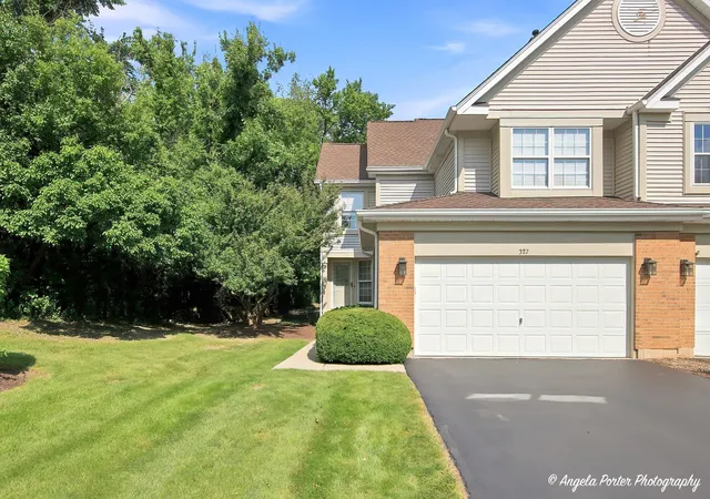 Townhouse for sale at 327 Cimarron Rd #327, Lombard, IL 60148 | MLS# 12747512