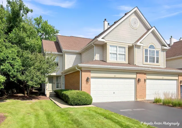 Photo 2 of Townhouse for sale at 327 Cimarron Rd #327, Lombard, IL 60148 | MLS# 12747512 | Listing updated on 2026-09-23