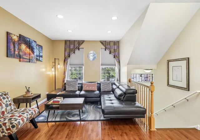 Photo 2 of Townhouse for sale at 10 Thomas Ct, Grayslake, IL 60030 | MLS# 12747515 | Listing updated on 2026-09-06