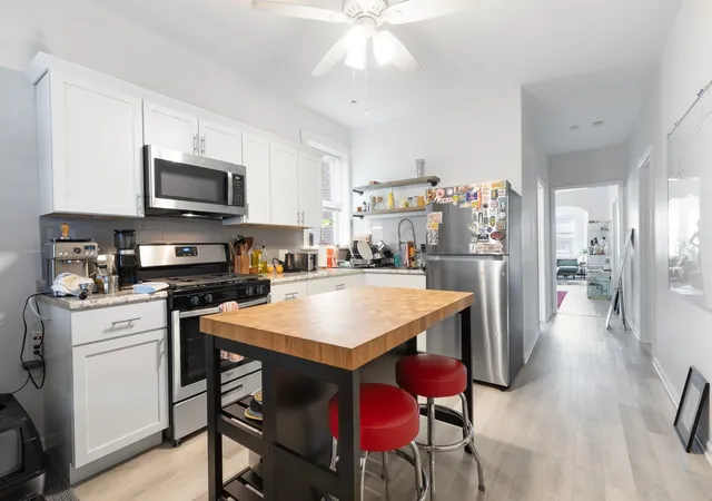 Listing Photo 5 - Condo for sale in building located at 4018 W Oakdale Ave, Chicago, IL 60641