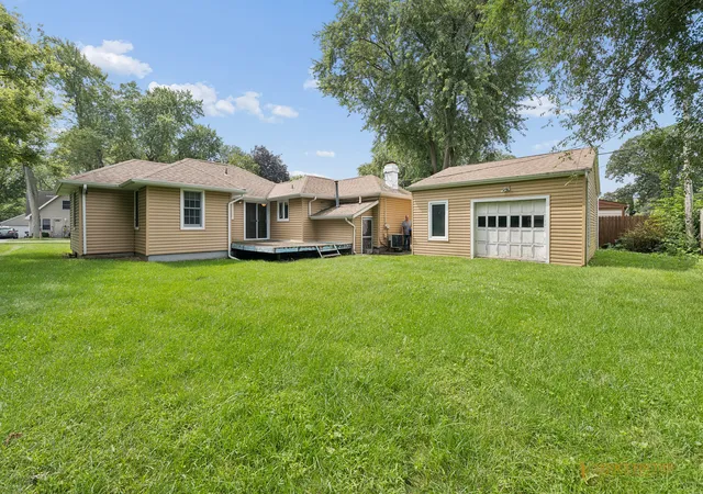 Photo 2 of Single family home for sale at 7304 Hiawatha Dr, Wonder Lake, IL 60097 | MLS# 12747530 | Listing updated on 2026-10-07