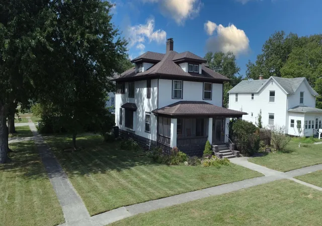 Photo 2 of Single family home for sale at 301 N 3rd Street, Watseka, IL 60970 | MLS# 12747543 | Listing updated on 2026-09-14