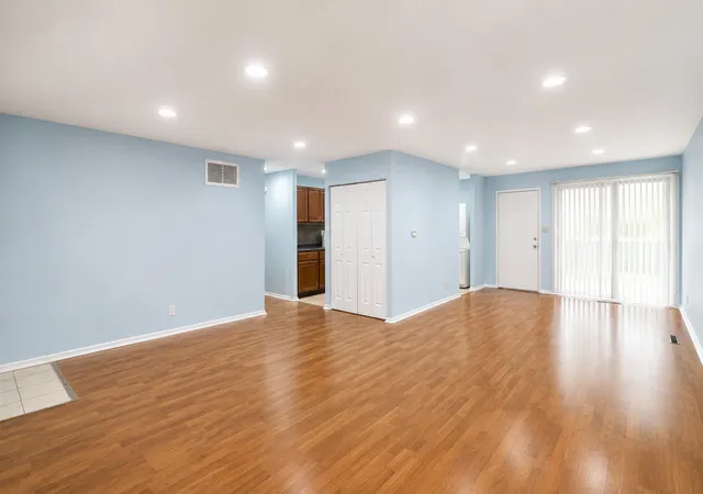 Photo 2 of Single family home for sale at 113 Fairview Ln, Streamwood, IL 60107 | MLS# 12747554 | Listing updated on 2026-09-06