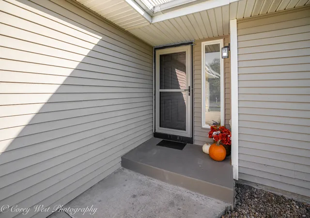 Photo 3 of Single family home for sale at 409 Hickory Dr, Davis Junction, IL 61020 | MLS# 12747561 | Listing updated on 2026-10-08