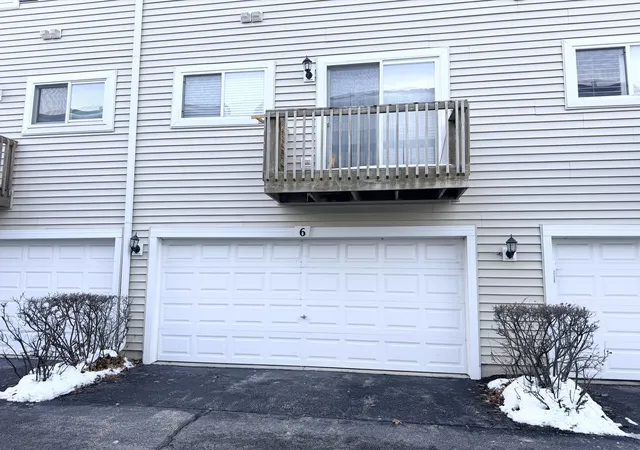 Photo 12 of Townhouse for sale at 1126 Village Ctr Pkwy #6, Aurora, IL 60506 | MLS# 12747563 | Listing updated on 2026-09-06