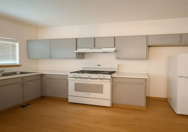 Photo 4 of Townhouse for sale at 1126 Village Ctr Pkwy #6, Aurora, IL 60506 | MLS# 12747563 | Listing updated on 2026-09-06