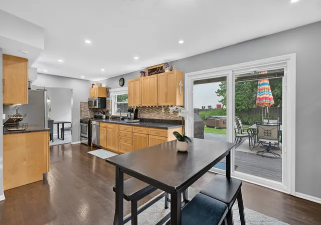Photo 4 of Single family home for sale at 1000 Louis Ave, Algonquin, IL 60102 | MLS# 12747569 | Listing updated on 2026-09-02